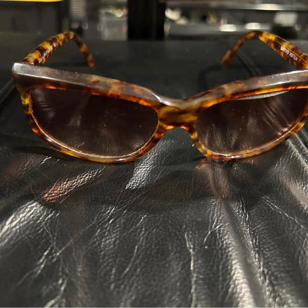 Sanford Hutton Chic Tortoise Shell Sunglasses Ple… - image 2